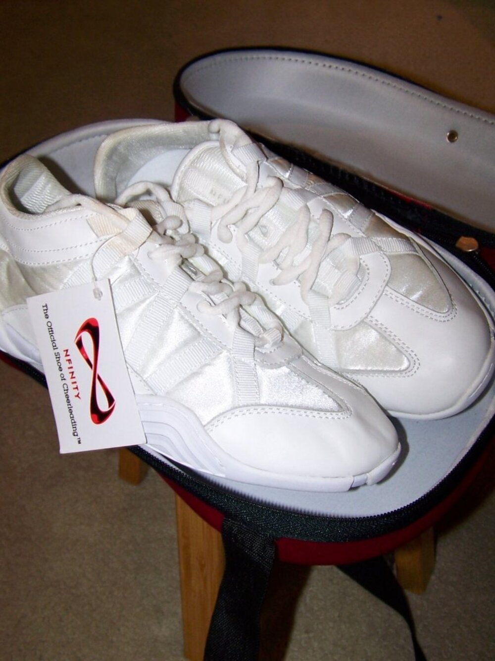 Nfinity Evolution Cheerleading sneakers new NWT and Case!